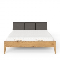 Łóżko z litego drewna dębowego z tapicerowanym zagłówkiem - Möbel Assen