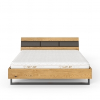 Łóżko dębowe z tapicerowanym elementem na zagłówku - Möbel Cloe